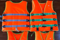 Áo phao tăng giá phi mã... lại “đầu nậu” kiếm chác lũ lụt?