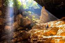 Khám phá “Tiểu Sơn Đoòng” thu nhỏ trong lòng Ngườm Ngao