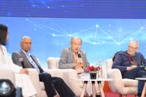 Nhà khoa học Việt mang khát vọng giúp nông dân bớt khổ