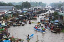 Chợ nổi Ngã Năm - Điểm du lịch đặc sắc đang mai một dần