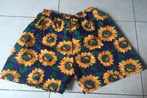 Bí mật đằng sau chiếc quần đùi hoa chồng nâng niu hết mực