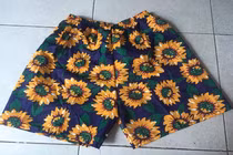 Bí mật đằng sau chiếc quần đùi hoa chồng nâng niu hết mực