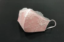 Hãng nội y Nhật Bản chuyển sang sản xuất khẩu trang ren “quyến rũ”