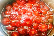 Nhân viên ngân hàng mách cách làm sirô mận tuyệt ngon 