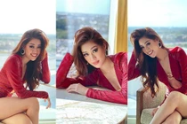 Khánh Vân diện váy xẻ ngực sâu táo bạo tại Miss Universe