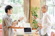 Chỉ vì không cho mượn ô tô, bố vợ đòi từ mặt tôi 