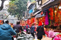 "Thủ phủ" bán đồ trang trí ở Hà Nội tấp nập chuẩn bị Tết