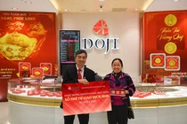 Đi mua vàng ngày Thần Tài, khách được tặng khẩu trang phòng virus corona