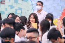 Những khoảnh khắc xúc động tại lễ bế giảng năm học 2021-2022 của học trò lớp 12