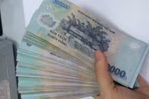 Chồng không đi làm mà tháng nào cũng nhiều tiền, tôi sững người vì sự thật