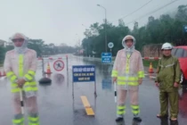 Quốc lộ 1 qua Hà Tĩnh ngập sâu