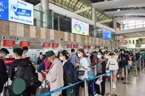 Hình ảnh sân bay Nội bài đông đúc khách đi du lịch, về quê nghỉ lễ 2/9
