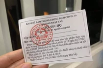 Hà Nội: Người dân ở Nhật Tân được phát thẻ đi chợ theo giờ