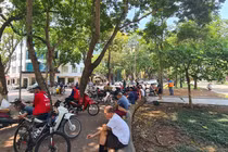 Sau lệnh tạm dừng hoạt động, quán ăn uống vỉa hè Hà Nội ra sao?