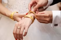 Sau đám cưới, chồng đề nghị mang hết số vàng được tặng trả lại cho bố mẹ hai bên