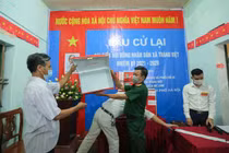 Mê Linh: Cận cảnh người dân đi bỏ phiếu lại sau khi có vi phạm