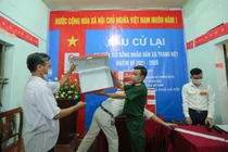 Mê Linh: Cận cảnh người dân đi bỏ phiếu lại sau khi có vi phạm