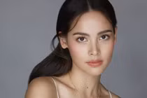 Chồng tương lai chỉ vào chiếc gối ôm giữa giường và nói một câu làm tôi tái mặt