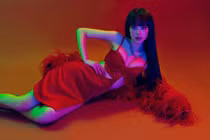 Minh Hằng khoe bàn chân xương xẩu bên chồng tương lai