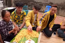 Bà Tân Vlog được dịp chiêu đãi toàn “khách sang”