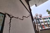 Hà Nội: Nhiều nhà cửa bị hư hỏng vì thi công trường Tiểu học Thúy Lĩnh