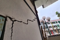 Hà Nội: Nhiều nhà cửa bị hư hỏng vì thi công trường Tiểu học Thúy Lĩnh