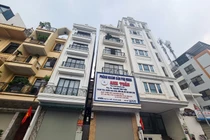 Hà Nội: Đường ngõ Võng Thị mở rộng “biến hình” thành điểm đỗ ô tô, nhà cửa đua nhau “cơi” tầng