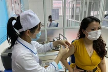 Hà Nội tổ chức tiêm vaccine cho 100% người dân từ 18 tuổi trước 15/9 thế nào?