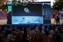 Tàu vũ trụ Ấn Độ hạ cánh thành công xuống cực Nam của Mặt Trăng