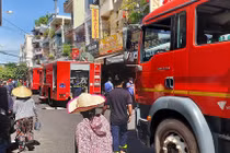 Cháy kho chứa đồ điện tử, khói đen bốc cao kèm tiếng nổ 