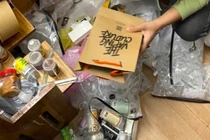 Nhóm người mua bán tinh dầu chiết xuất từ cây cần sa bị bắt