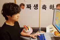 Bất ngờ khi biết BTS sử dụng máy tính để chơi game... trẻ con