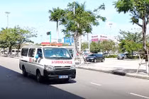 Video: Xúc động những chuyến xe không nghỉ đưa người đi cách ly trong dịch Covid-19