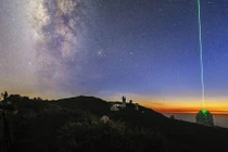 Mê mẩn thời khắc Milky Way nghiêng mình trong lúc chạng vạng