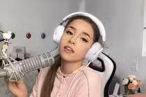 Nữ game thủ hot nhất Thế giới xin fan “ngừng follow” và sự thật bất ngờ