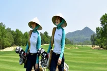 Nhọc nhằn công việc của nữ Caddie tại Việt Nam