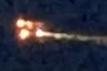 Vật thể nghi UFO xoay vòng kiểu rắn trên bầu trời Anh