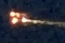 Vật thể nghi UFO xoay vòng kiểu rắn trên bầu trời Anh