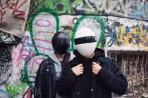 Độc đáo khẩu trang full-face bảo danh tính của người dùng