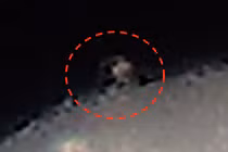Vật thể nổi kỳ lạ xuất hiện rải rác trên viền Mặt trăng