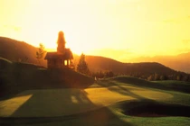 Ngắm sân golf đậm chất Châu Âu giữa lòng xứ sở hoa Anh Đào