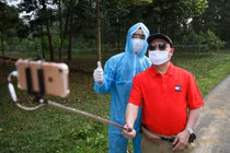 Những vật dụng không thể thiếu để lướt face, sống ảo trong khu cách ly