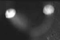 Bộ ba nghi UFO tìm thấy trong cơn bão bụi Mặt trăng