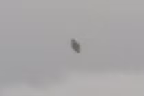 Vật thể nghi UFO kim cương xuất hiện trên núi ở Mỹ