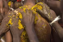 Sự thật về bộ tộc "siêu bẩn", quanh năm không…. tắm