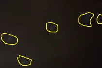 Kinh ngạc hình ảnh vật thể lạ như bầy ong nghi UFO