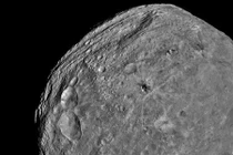 Sửng sốt tiểu hành tinh Vesta tỏa sáng trong diện mạo mới