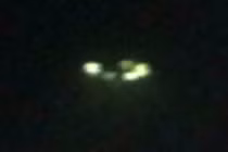 Nhân chứng kể chuyện UFO hình đĩa năm khối sáng bí ẩn