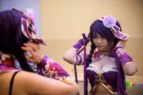 Sự thật sau cuộc sống "chào hàng" của showgirl xinh đẹp 