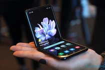 Galaxy Z Flip nứt vỡ ngay lần gập mở đầu tiên: Nguyên do ở đâu?